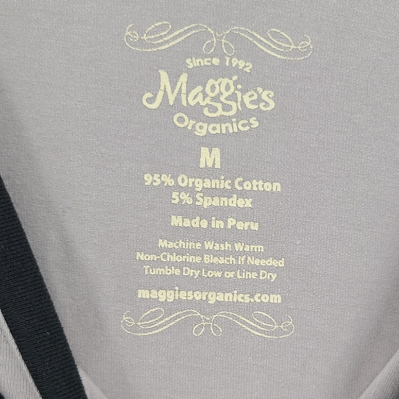 Black and Cream Color-Block Sleeveless V-Neck Sheath Dress - Picture 2 of 6